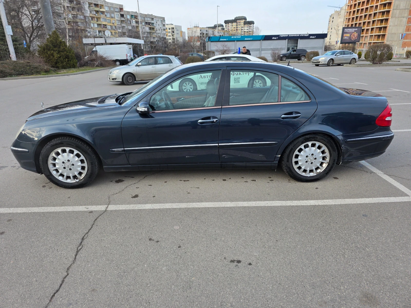 Mercedes-Benz E 240 W 211, Elegance, снимка 5 - Автомобили и джипове - 53760492