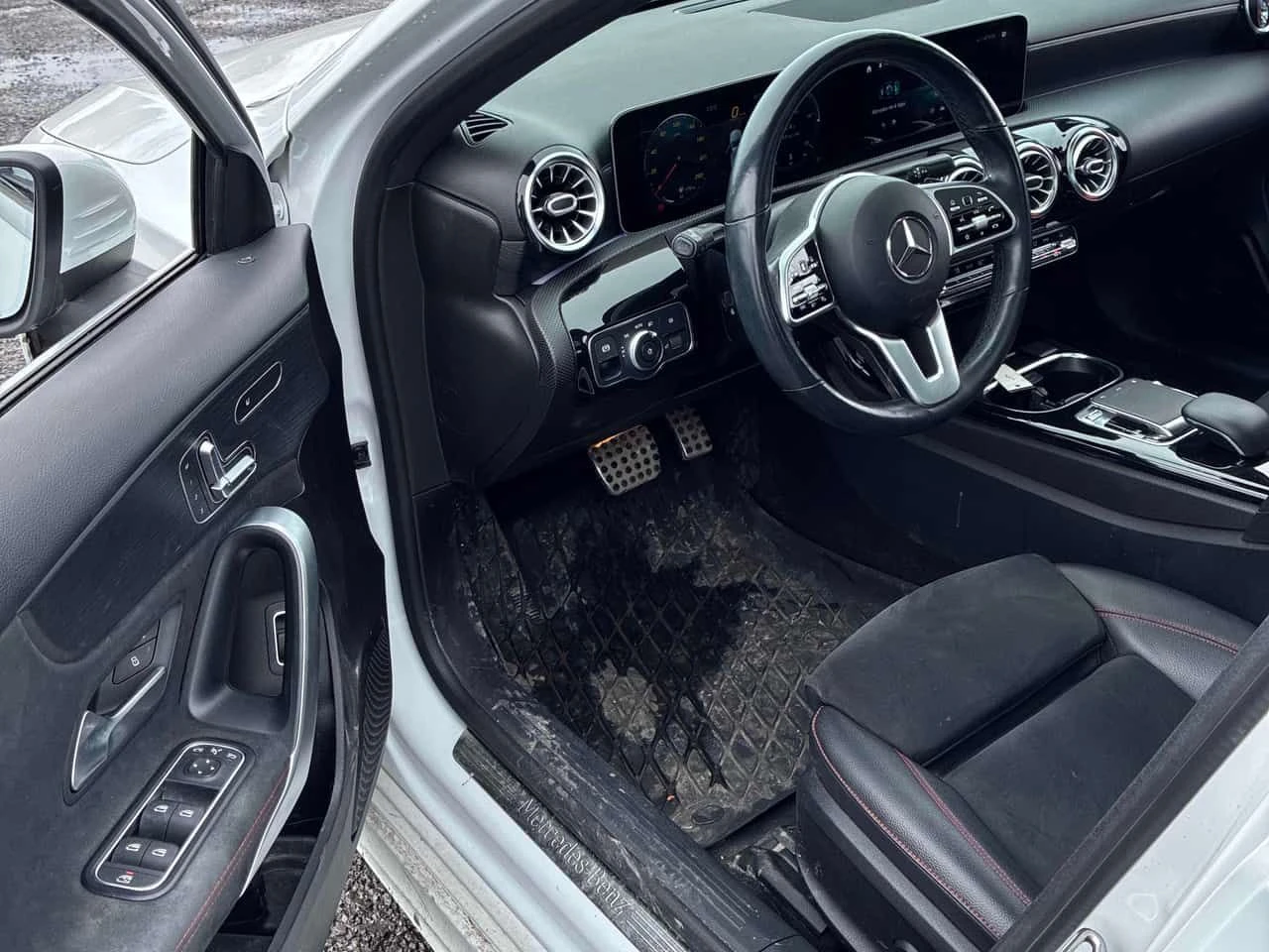 Mercedes-Benz A 220 * CARFAX * БЕЗ ПЪРВОНАЧАЛНА ВНОСКА, снимка 5 - Автомобили и джипове - 53831378