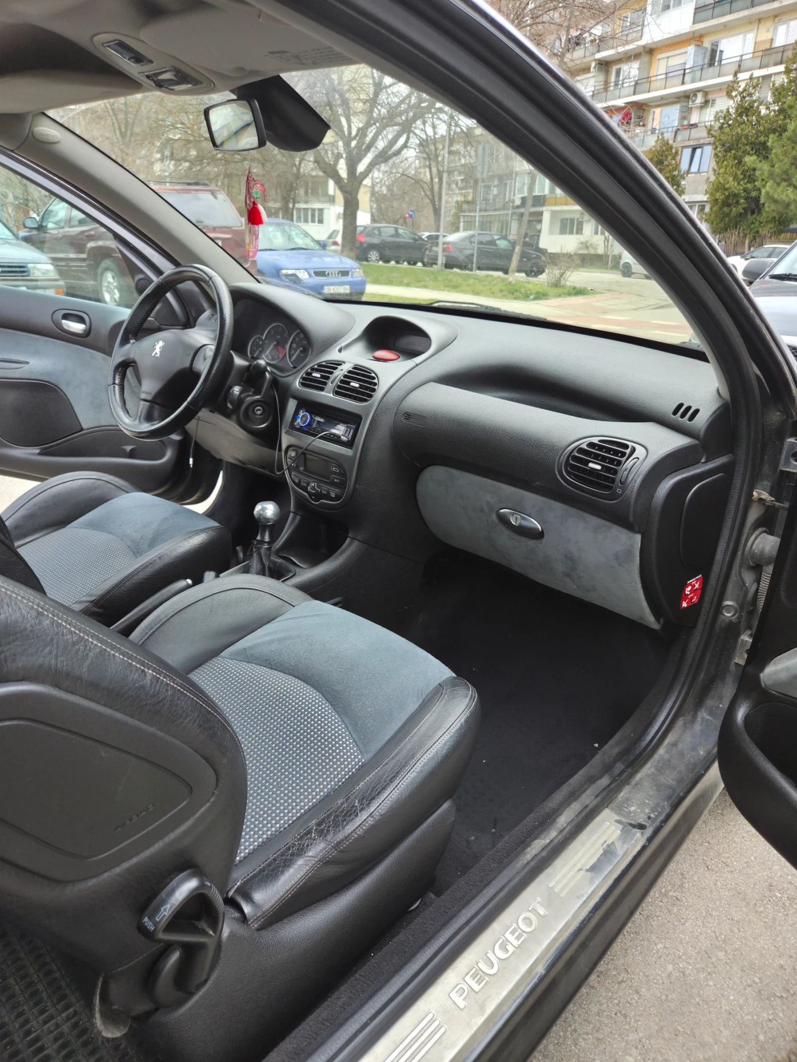 Peugeot 206, снимка 7 - Автомобили и джипове - 53938599