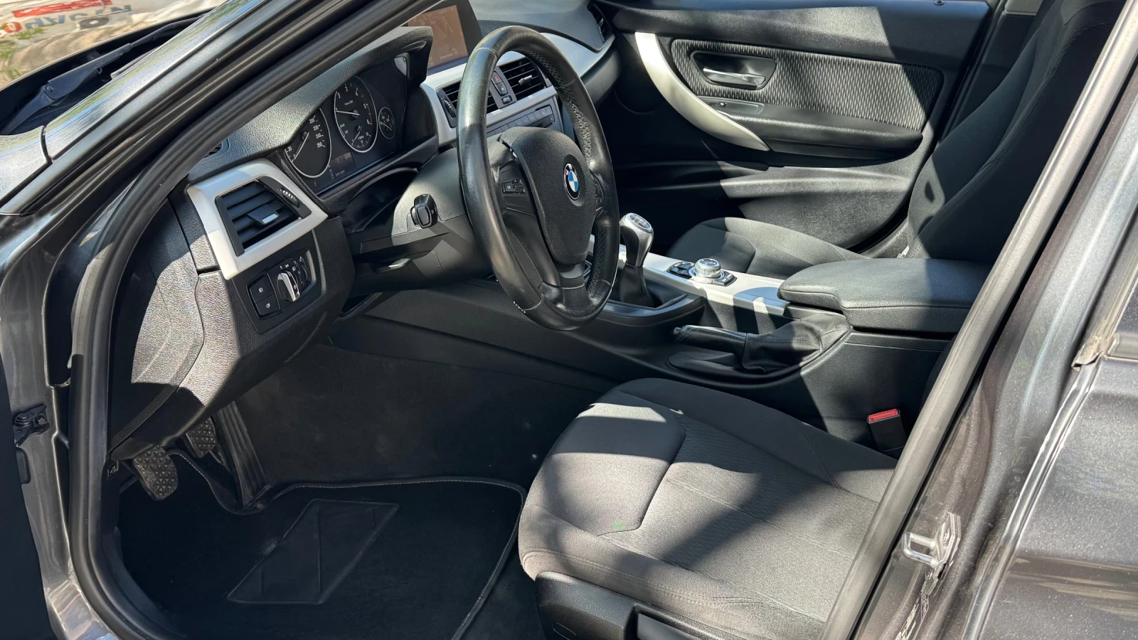 BMW 320 X-drive, снимка 11 - Автомобили и джипове - 54309360