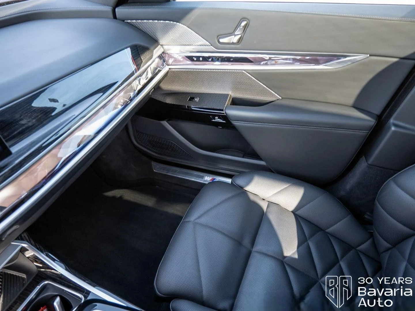 BMW 740 d xDrive M Sport Paket Panorama B/W, снимка 5 - Автомобили и джипове - 54378464