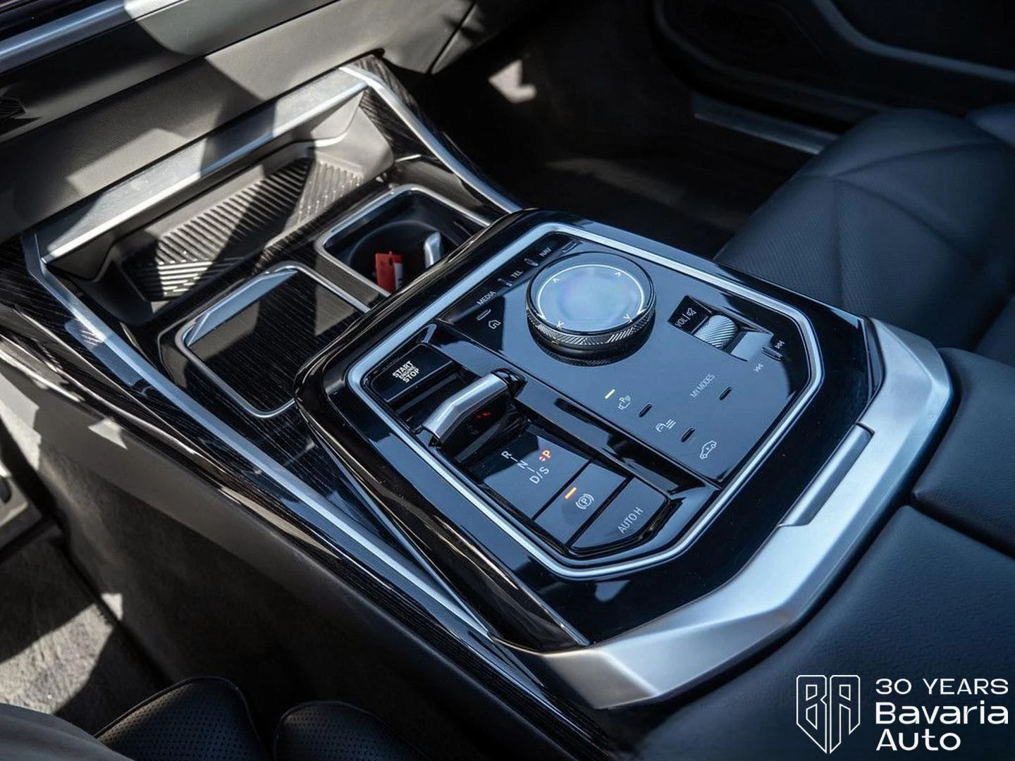 BMW 740 d xDrive M Sport Paket Panorama B/W, снимка 15 - Автомобили и джипове - 54378464