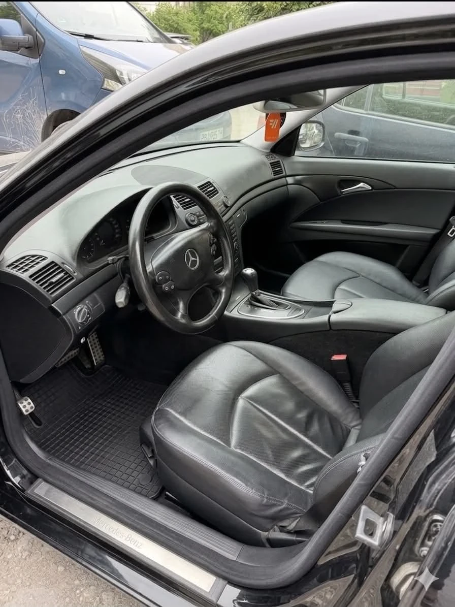 Mercedes-Benz E 200, снимка 5 - Автомобили и джипове - 54478625