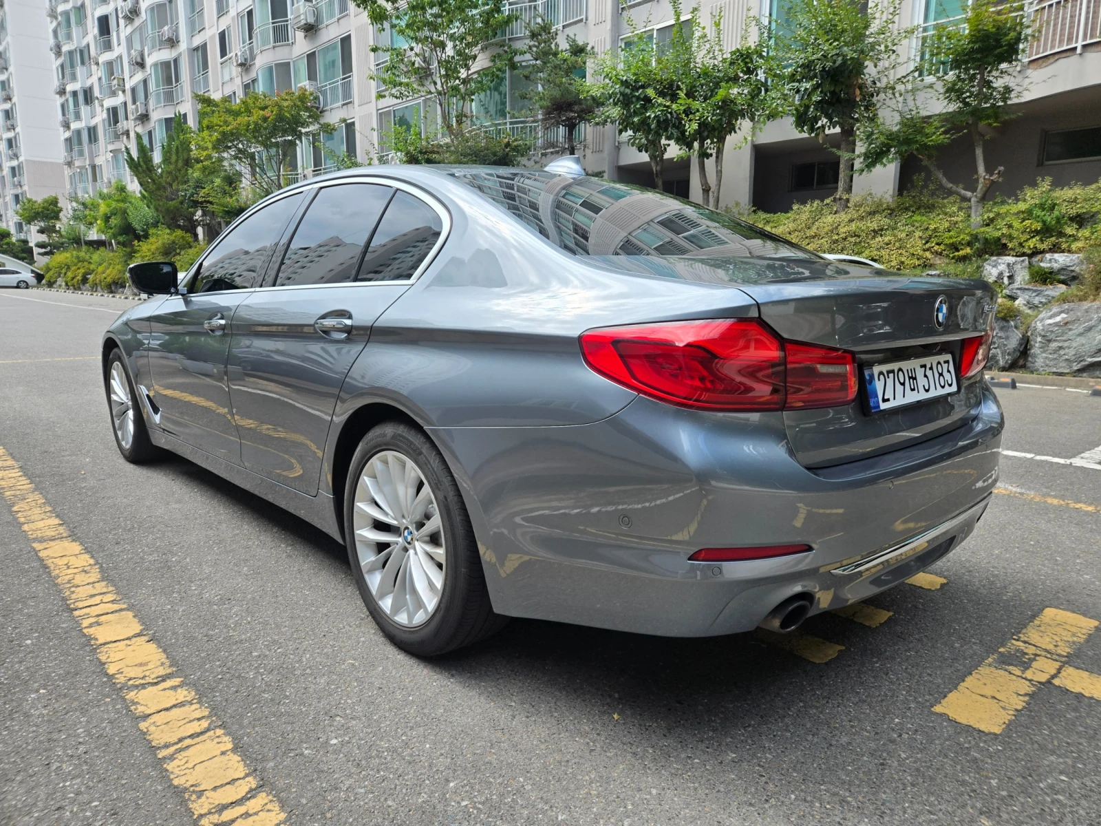 BMW 520 HUD* ЕЛ. БАГАЖНИК* BLIND SPOT* ЛЮК* КРАЙНА ЦЕНА, снимка 6 - Автомобили и джипове - 55344731