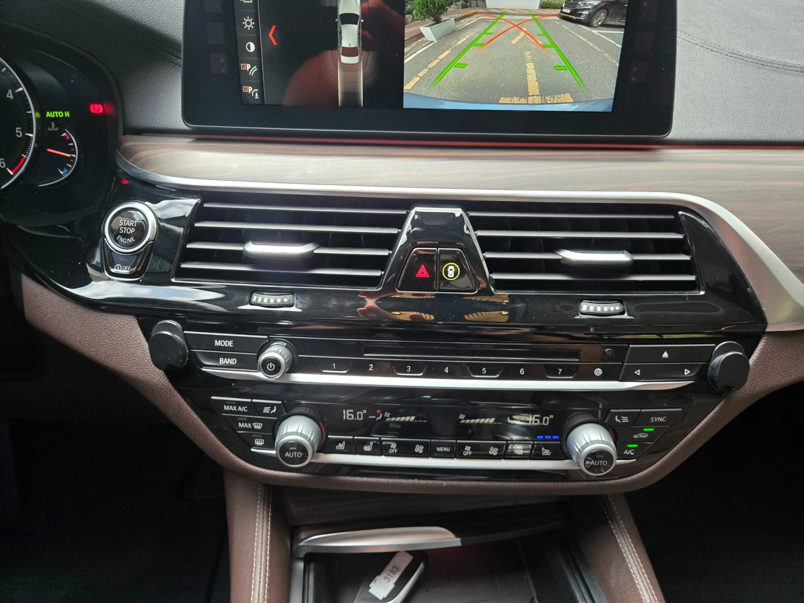 BMW 520 HUD* ЕЛ. БАГАЖНИК* BLIND SPOT* ЛЮК* КРАЙНА ЦЕНА, снимка 11 - Автомобили и джипове - 55344731