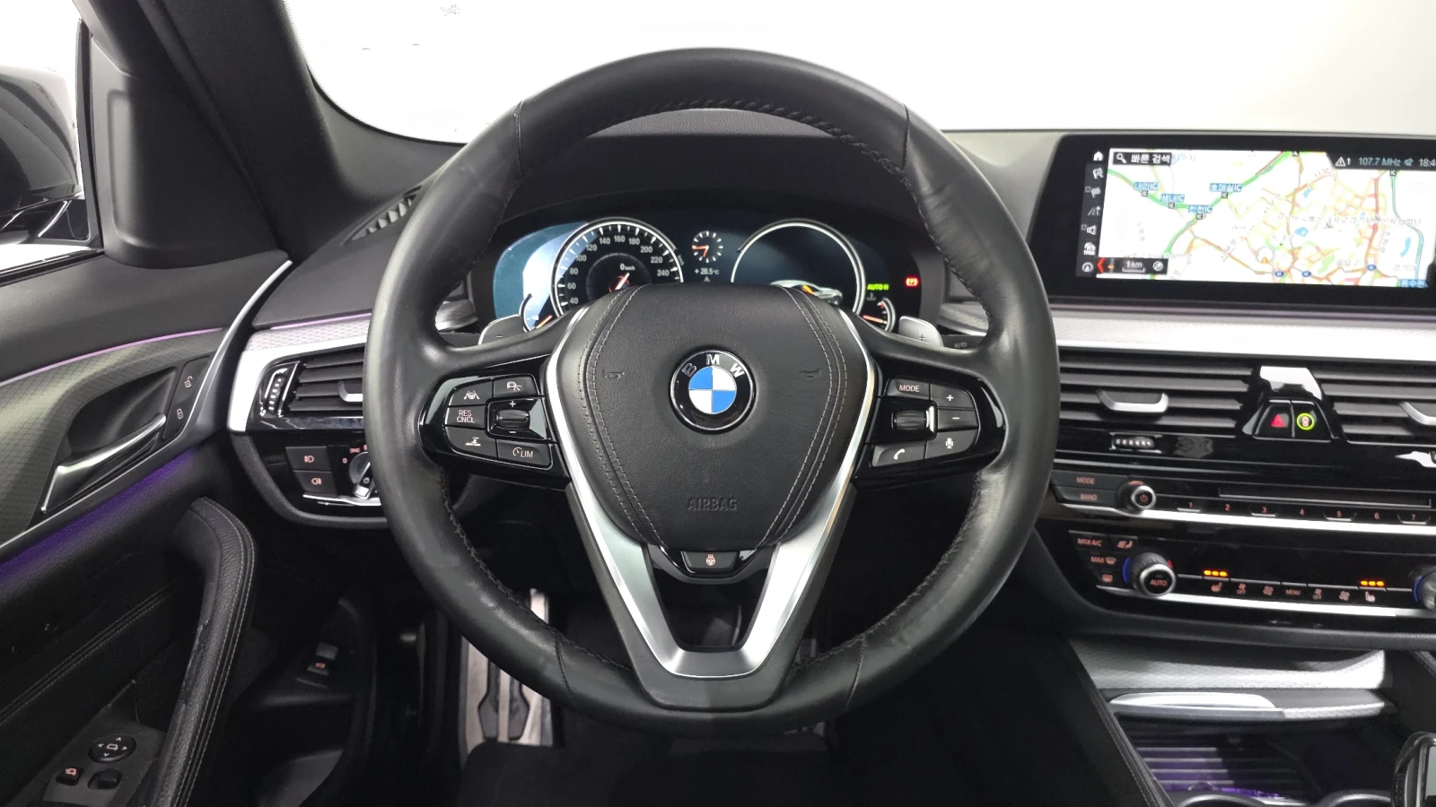 BMW 520 ЕЛ. БАГАЖНИК* BLIND SPOT* HUD* ЛЮК* КРАЙНА ЦЕНА, снимка 13 - Автомобили и джипове - 55344731