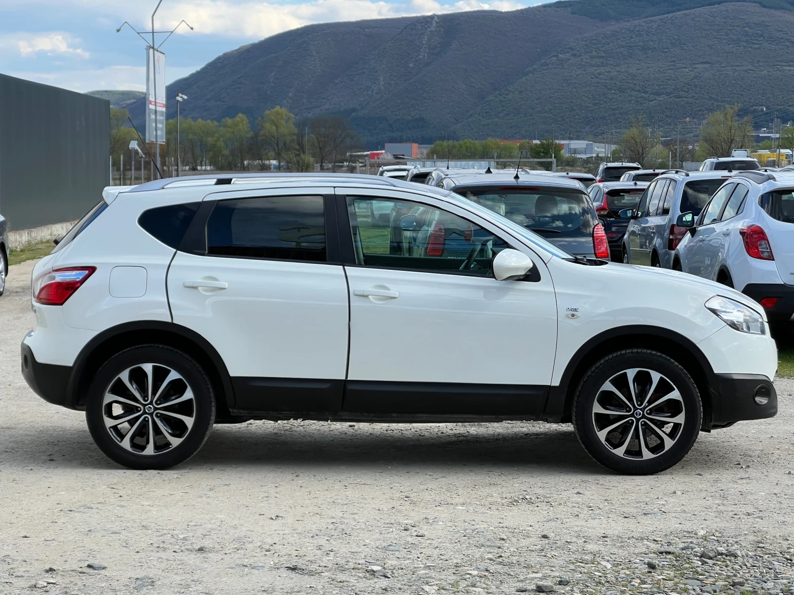 Nissan Qashqai 1.5DCi-110к.с/ Навигация/ 360  Камери/ Панорама, снимка 4 - Автомобили и джипове - 54219116