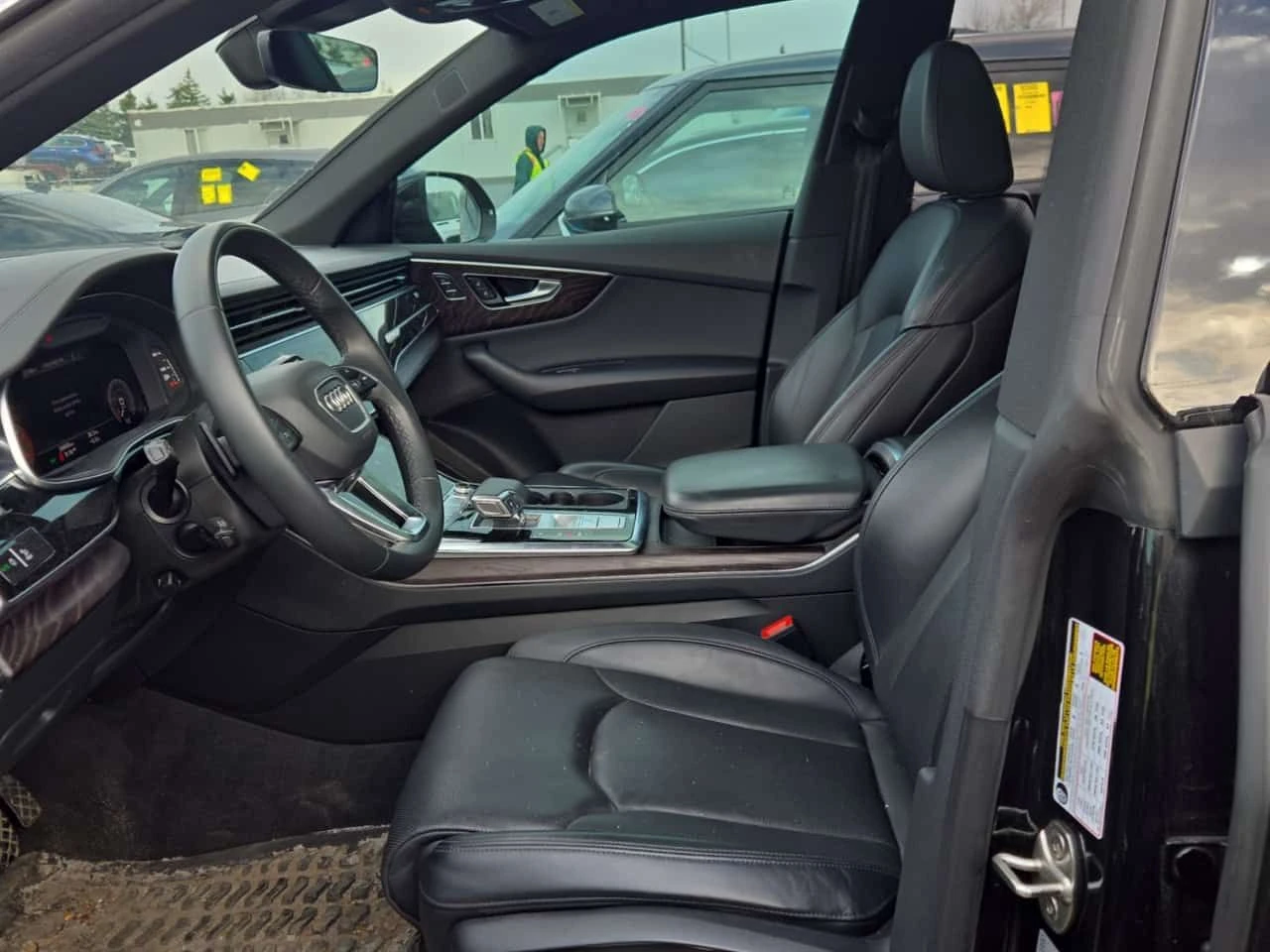 Audi Q8 Technik/ПАНОРАМА/ДИСТРОНИК/360/ОБДУХВАНЕ, снимка 7 - Автомобили и джипове - 54444846