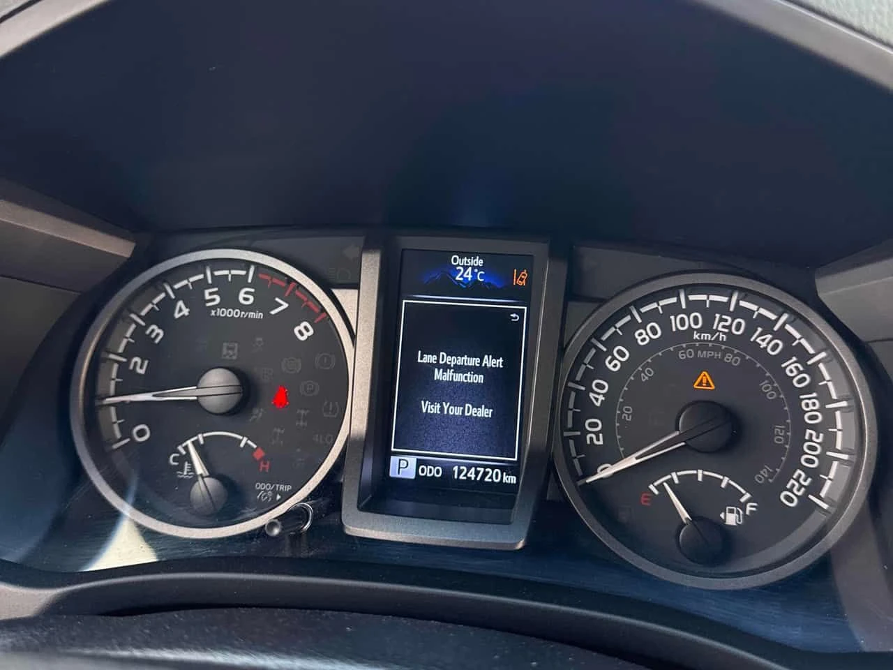 Toyota Tacoma * 4x4 Double Cab SB* АВТОКРЕДИТ БЕЗ ПЪРВОНАЧАЛНА* , снимка 10 - Автомобили и джипове - 54965416