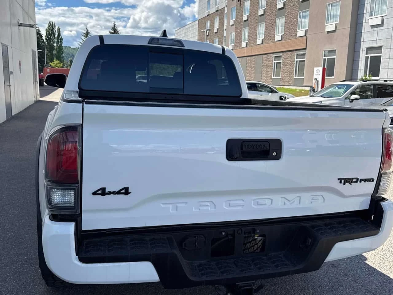 Toyota Tacoma * 4x4 Double Cab SB* АВТОКРЕДИТ БЕЗ ПЪРВОНАЧАЛНА* , снимка 4 - Автомобили и джипове - 54965416