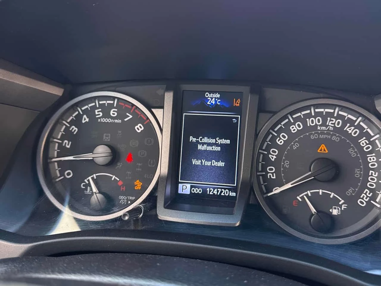 Toyota Tacoma * 4x4 Double Cab SB* АВТОКРЕДИТ БЕЗ ПЪРВОНАЧАЛНА* , снимка 11 - Автомобили и джипове - 54965416
