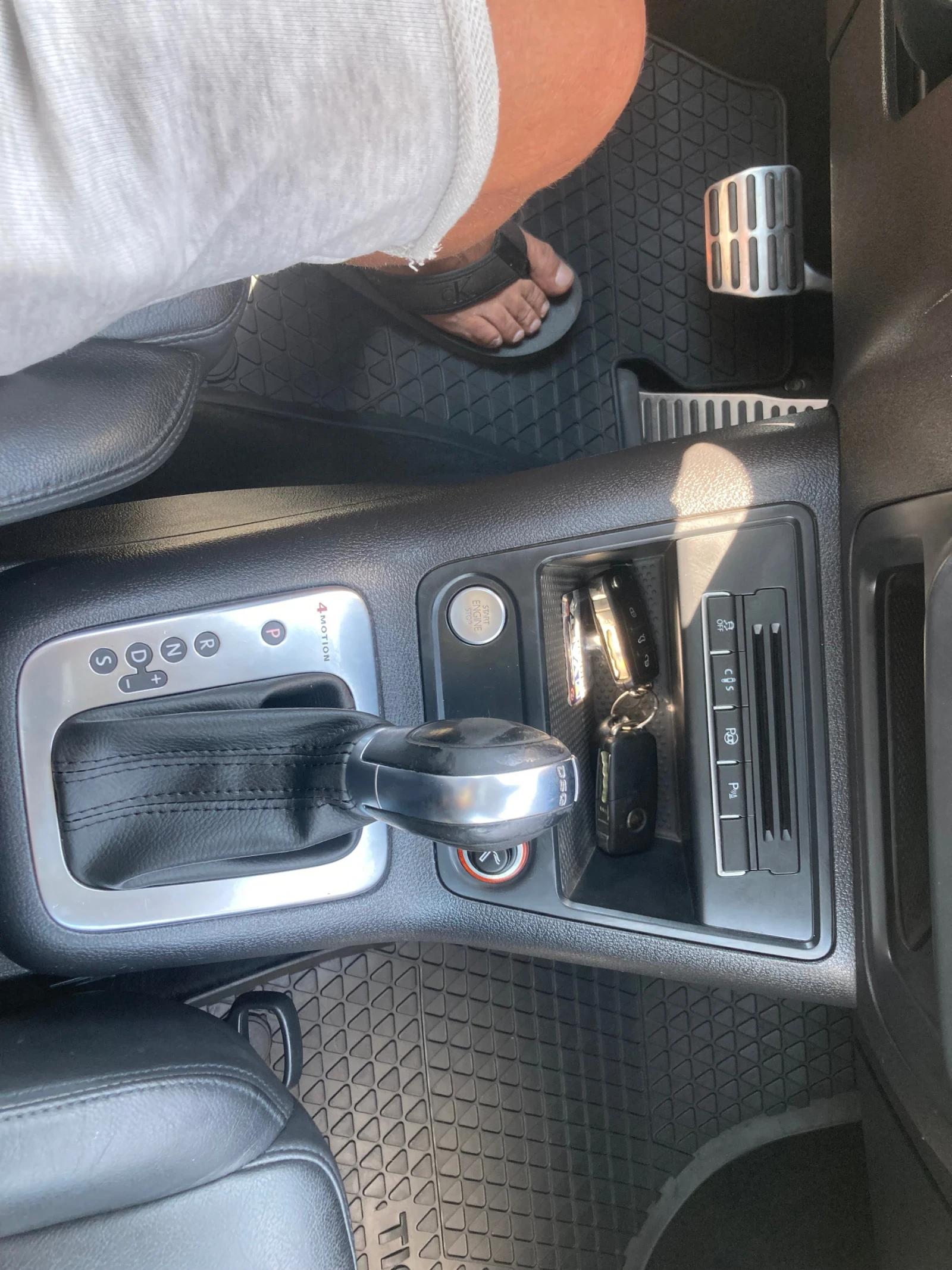 VW Tiguan R-LINE, снимка 11 - Автомобили и джипове - 55116772