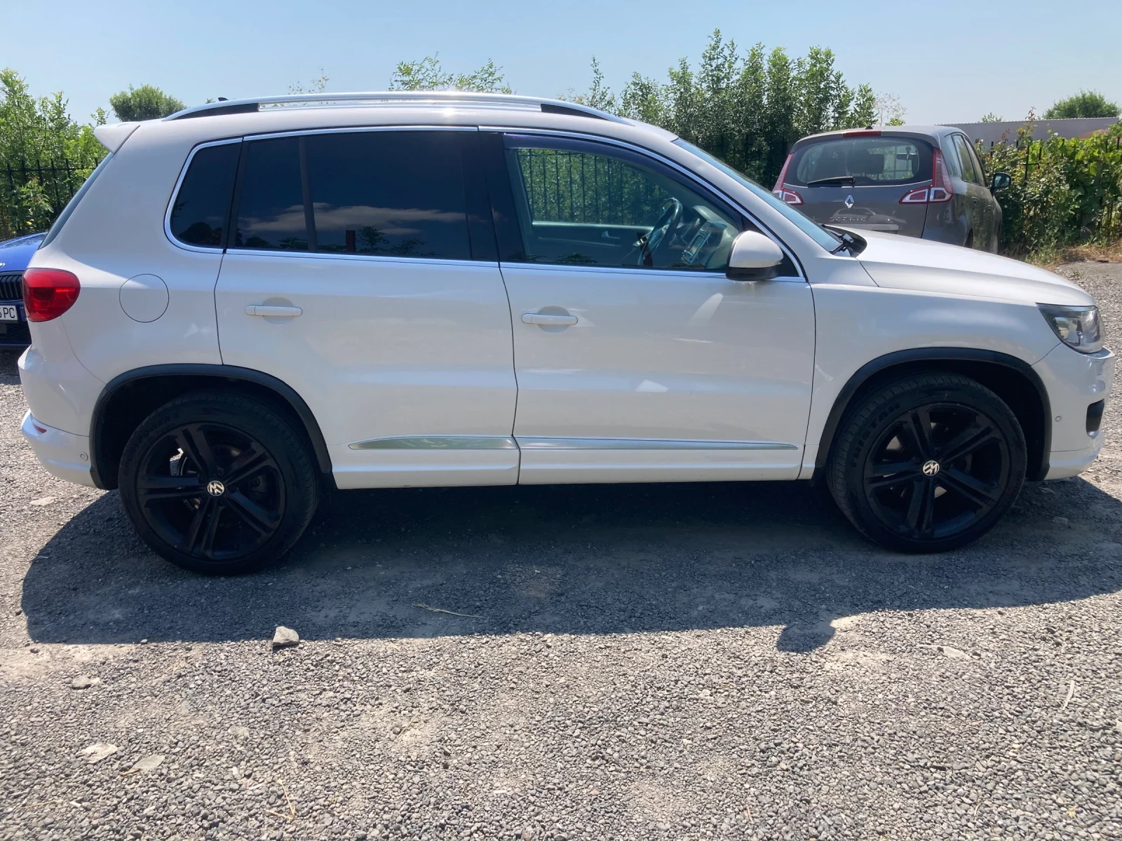 VW Tiguan R-LINE, снимка 3 - Автомобили и джипове - 55116772