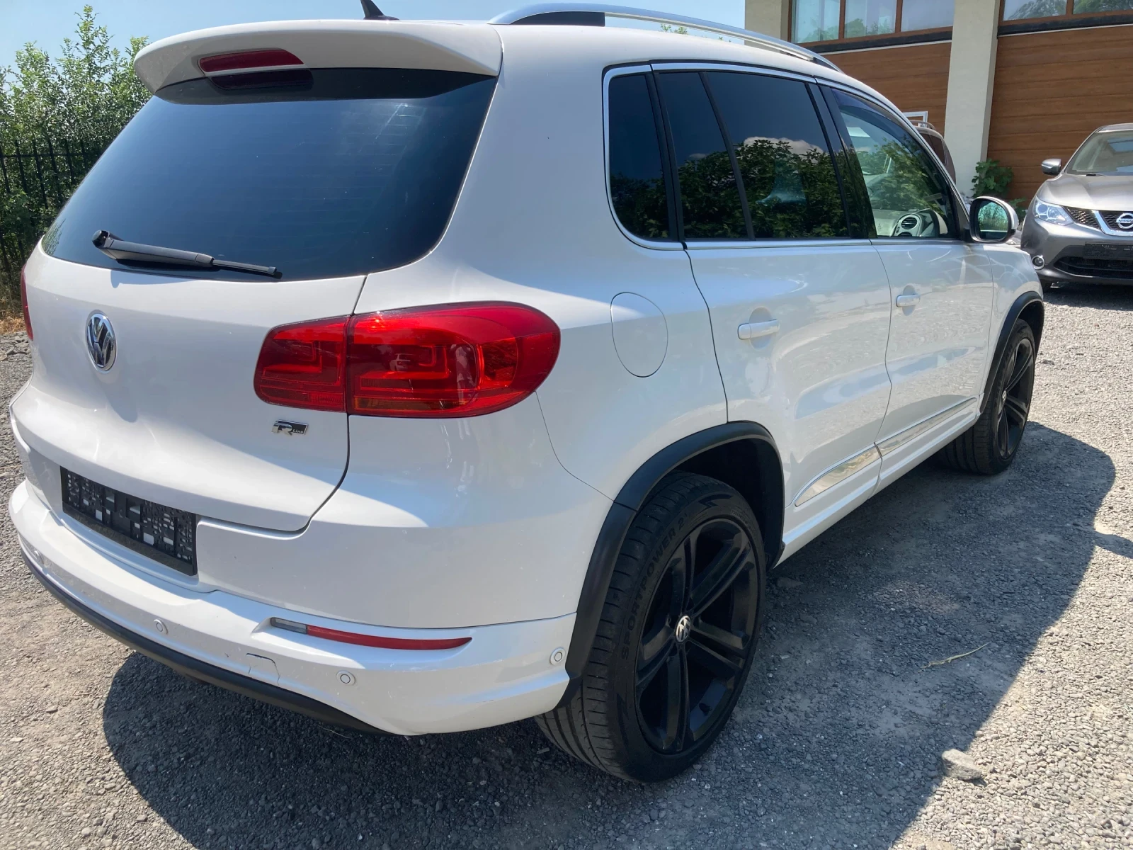 VW Tiguan R-LINE, снимка 4 - Автомобили и джипове - 55116772