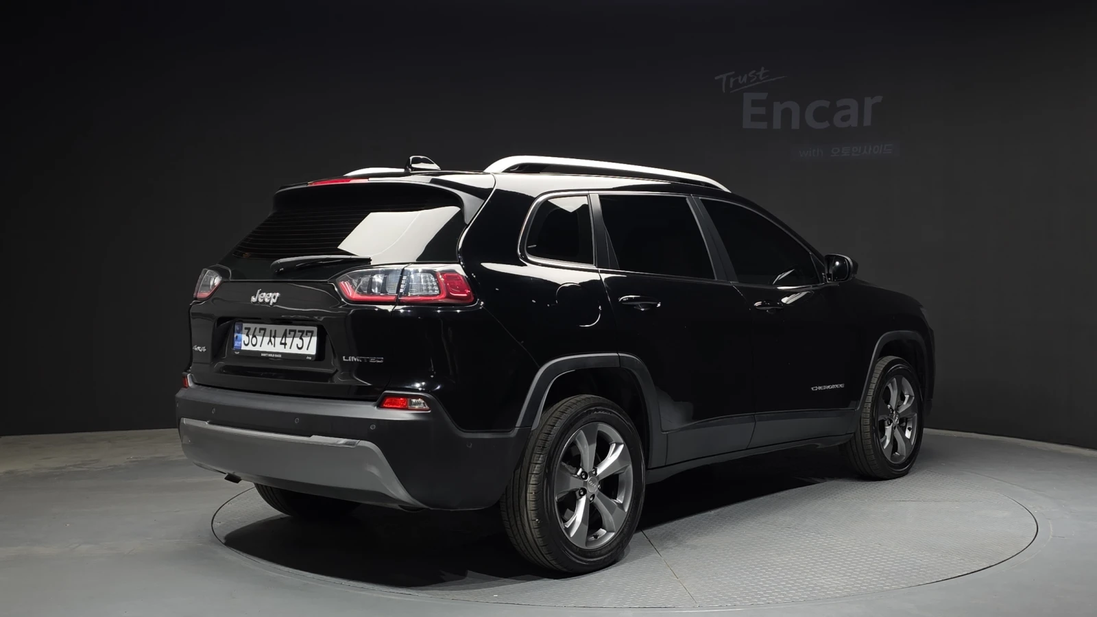 Jeep Cherokee 2.4* ЕЛ. БАГАЖНИК* BLIND SPOT* ЛЮК* КРАЙНА ЦЕНА, снимка 2 - Автомобили и джипове - 55318866