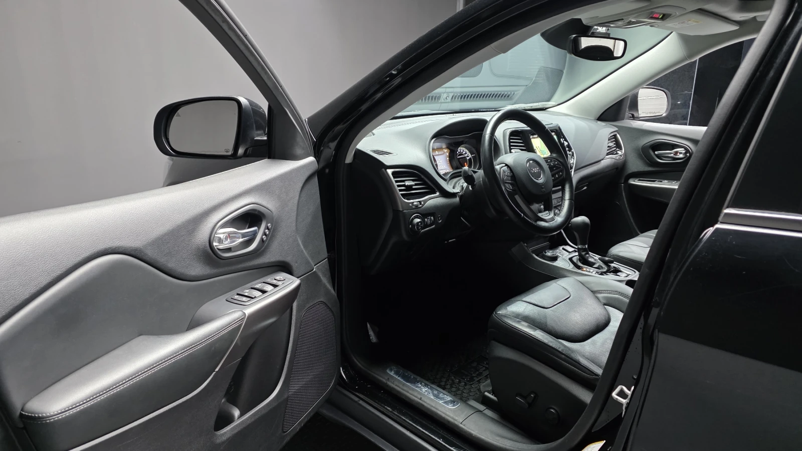 Jeep Cherokee 2.4* ЕЛ. БАГАЖНИК* BLIND SPOT* ЛЮК* КРАЙНА ЦЕНА, снимка 10 - Автомобили и джипове - 55318866