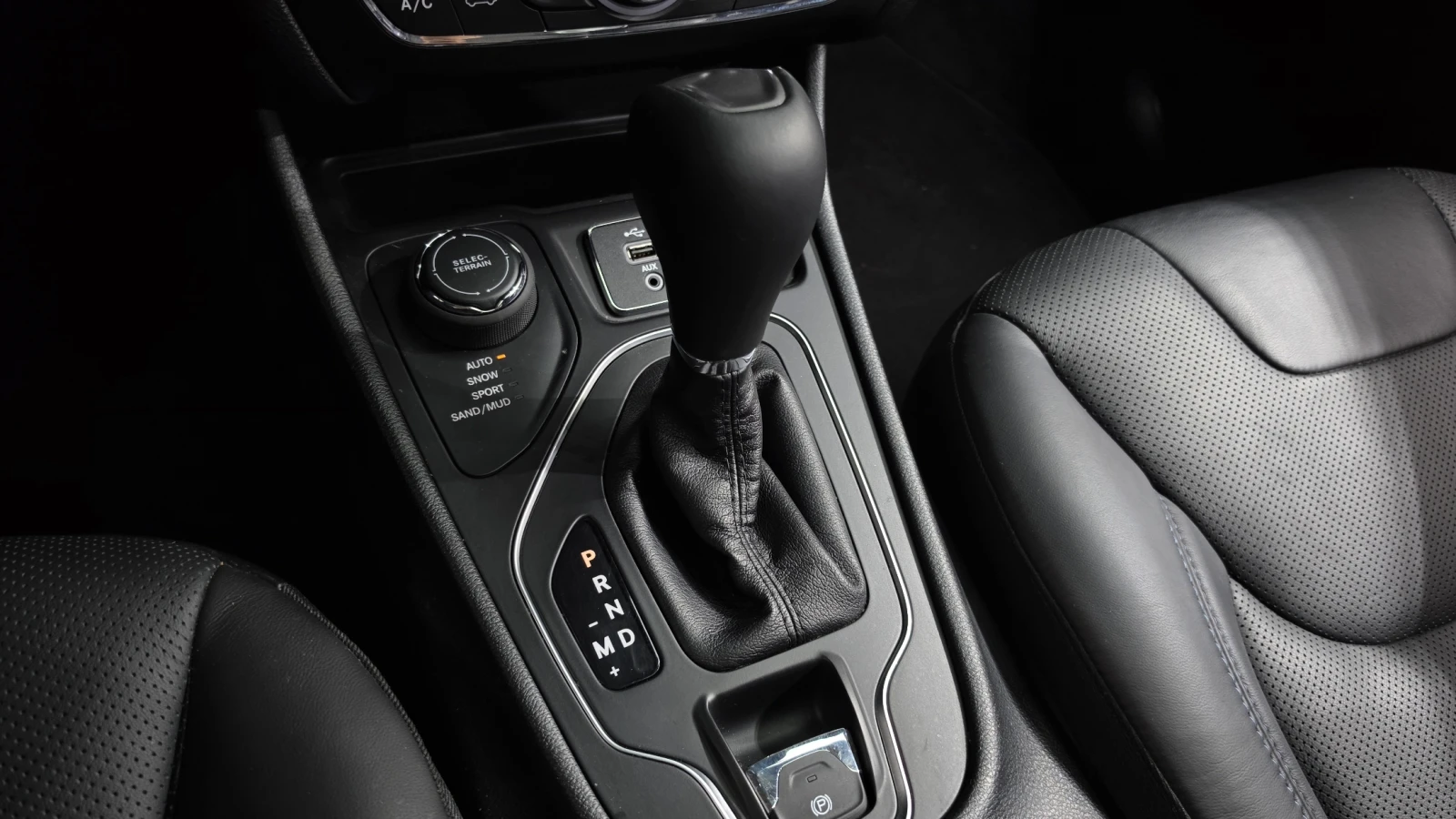 Jeep Cherokee 2.4* ЕЛ. БАГАЖНИК* ЛЮК* КРАЙНА ЦЕНА, снимка 9 - Автомобили и джипове - 55318866