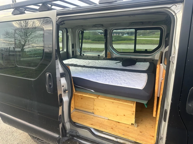 Opel Vivaro 2.5, снимка 13 - Бусове и автобуси - 52653766