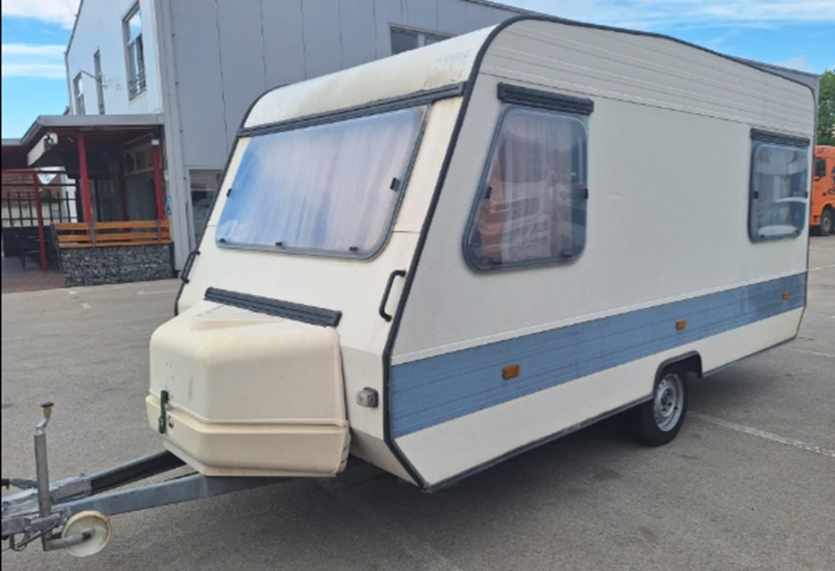 Каравана Adria 440 TD, снимка 3 - Каравани и кемпери - 55693527