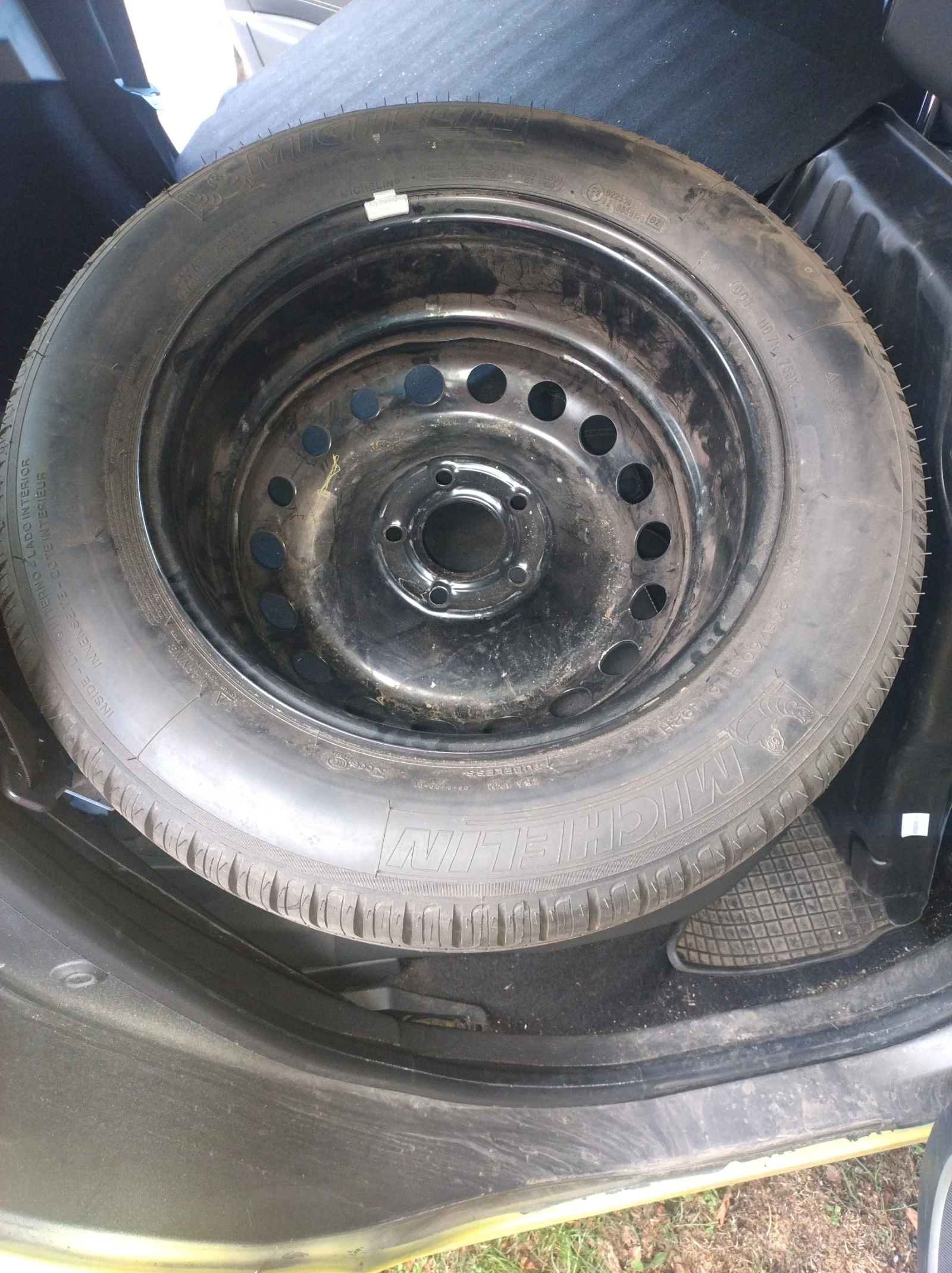 Гуми с джанти Michelin 205/60R16, снимка 2 - Гуми и джанти - 55228061