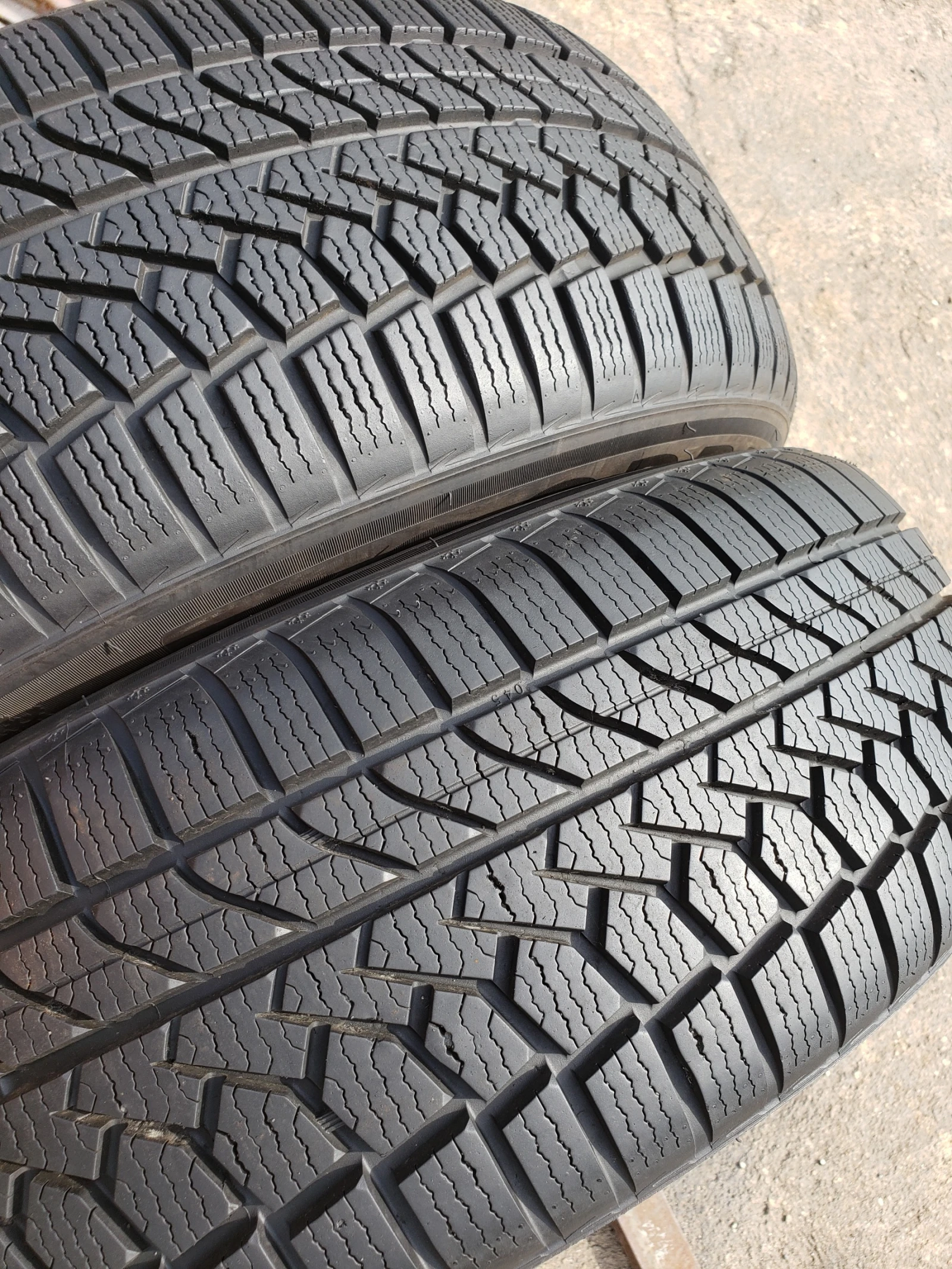 Гуми Зимни 215/60R17, снимка 3 - Гуми и джанти - 56052763