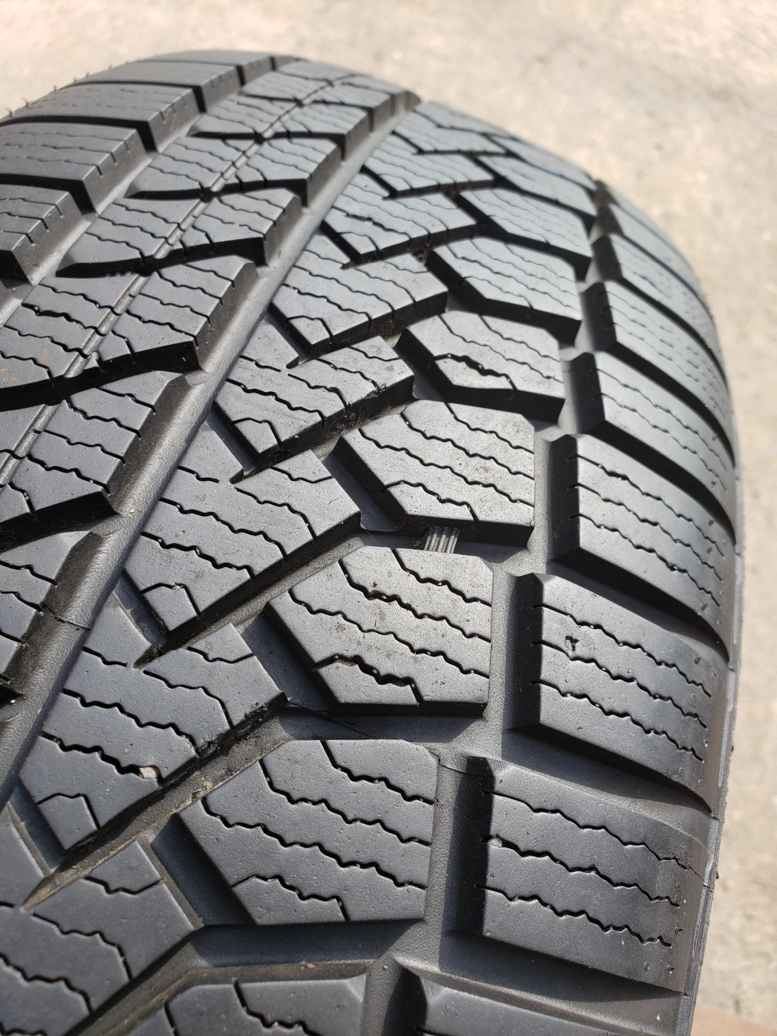 Гуми Зимни 215/60R17, снимка 5 - Гуми и джанти - 56052763