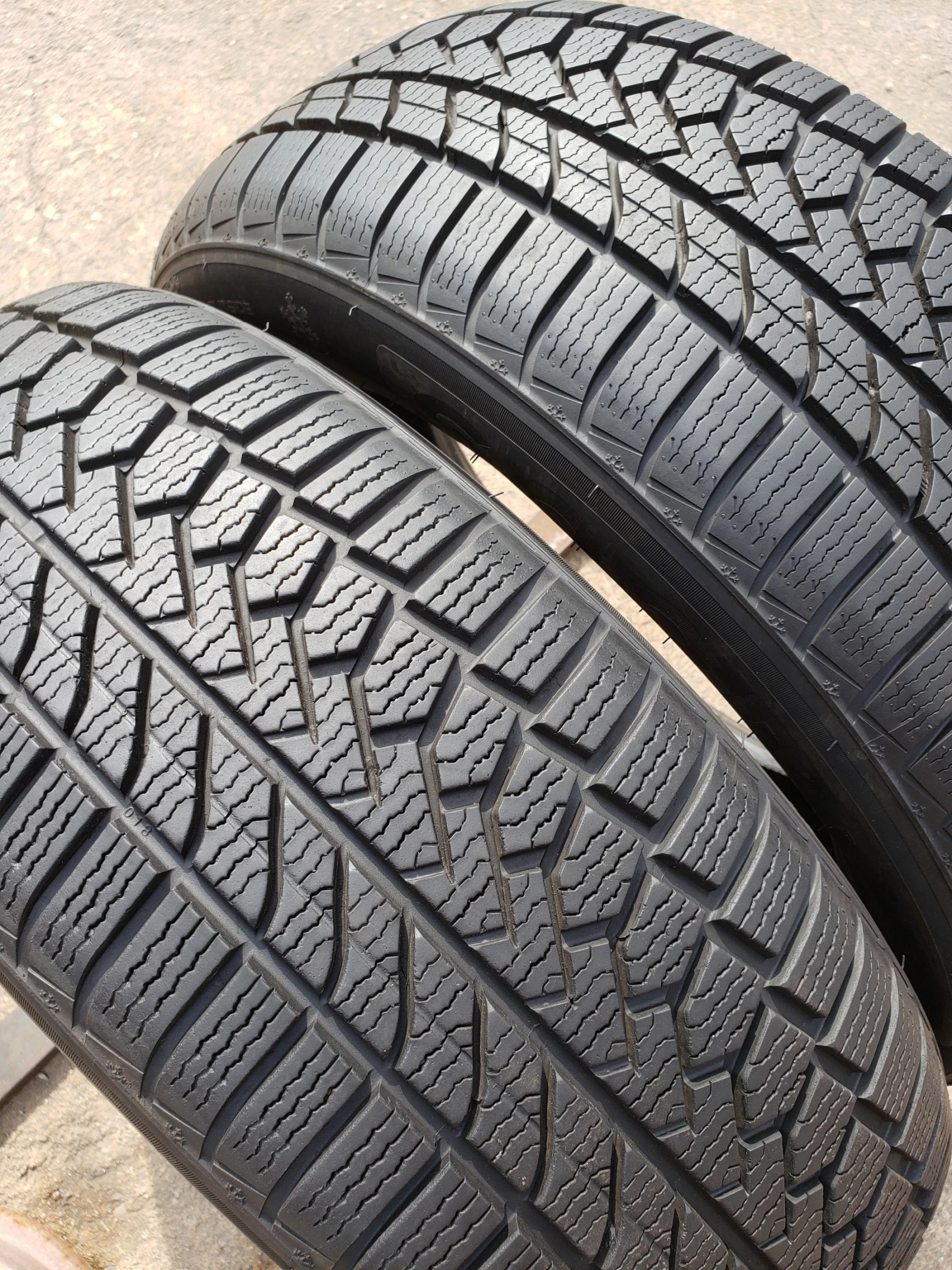 Гуми Зимни 215/60R17, снимка 4 - Гуми и джанти - 56052763