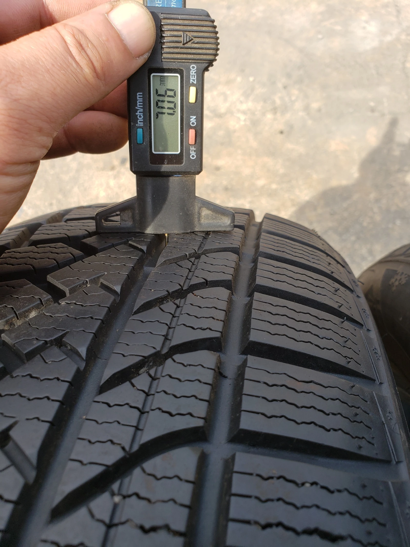 Гуми Зимни 215/60R17, снимка 8 - Гуми и джанти - 56052763