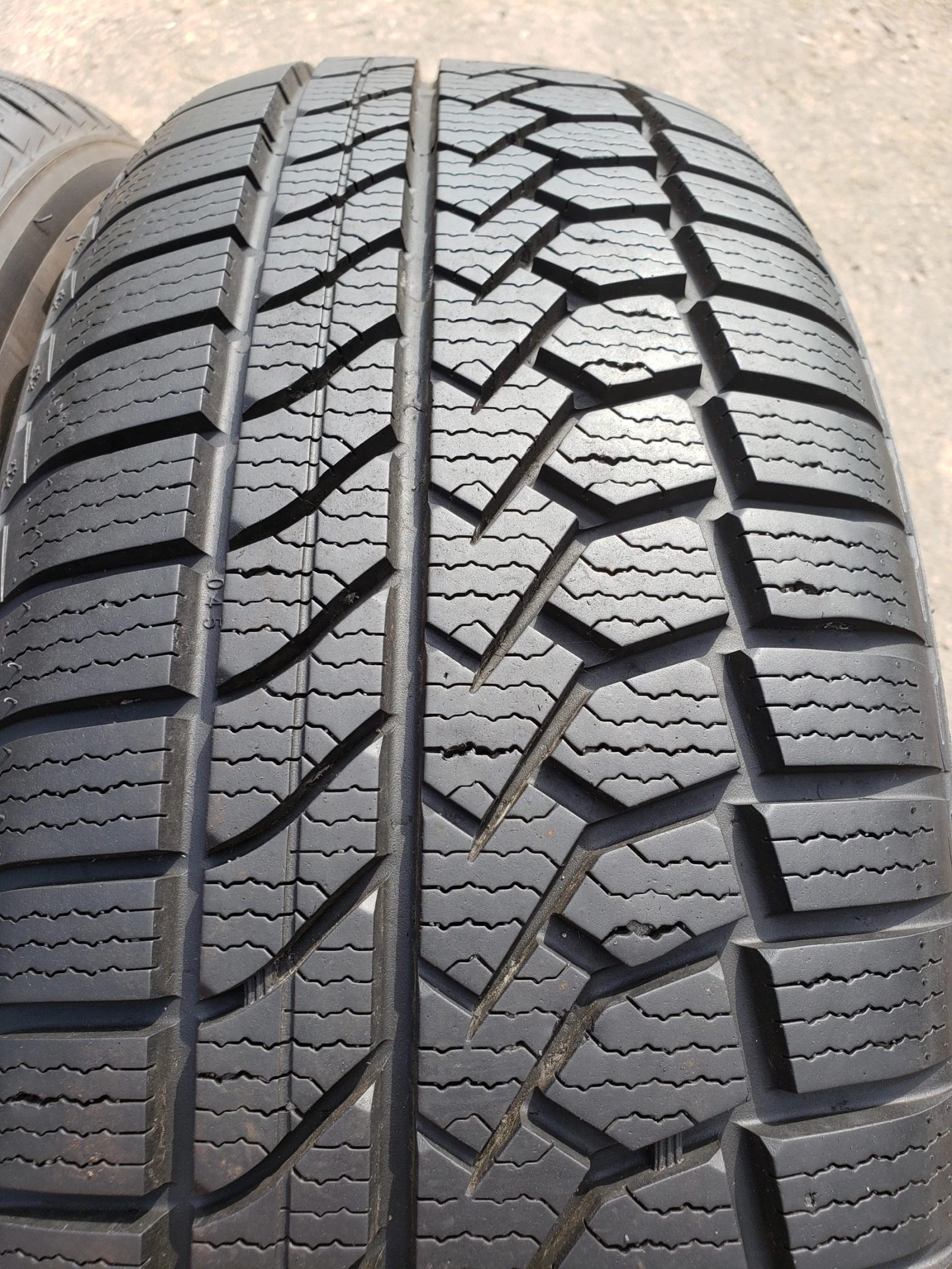 Гуми Зимни 215/60R17