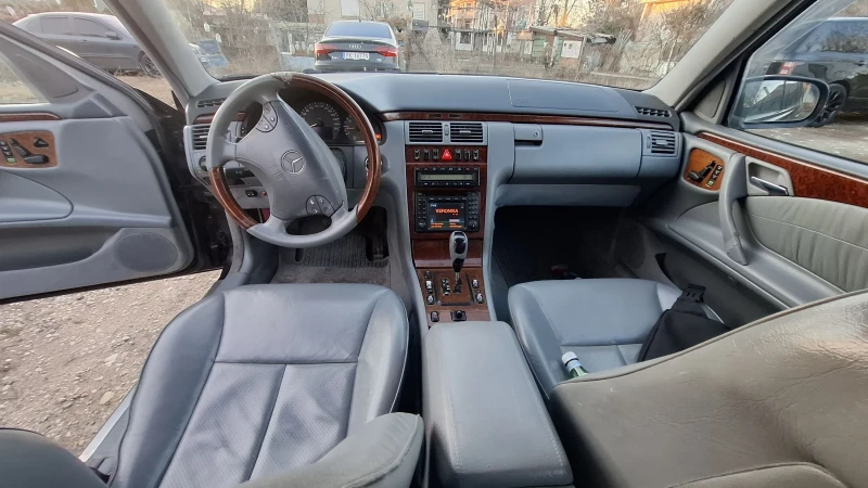 Mercedes-Benz E 320 E320 4x4 GAS, снимка 7 - Автомобили и джипове - 48409252