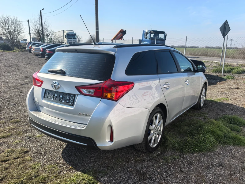 Toyota Auris 1.33i, снимка 5 - Автомобили и джипове - 49138426