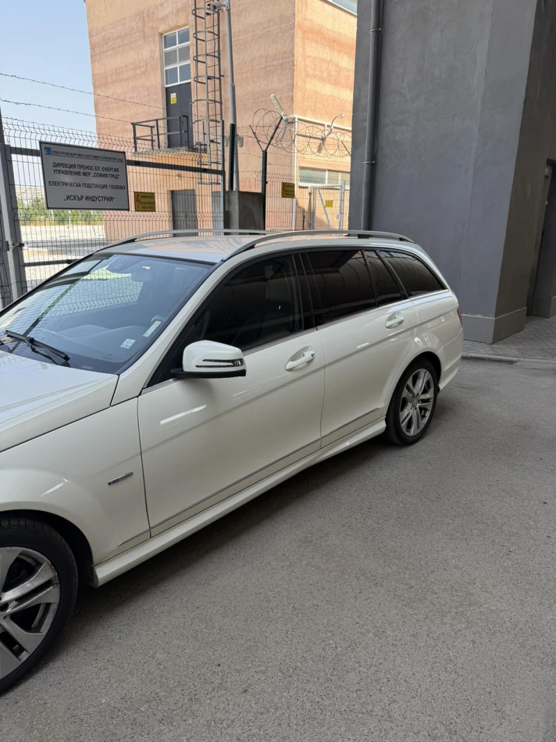 Mercedes-Benz C 220, снимка 2 - Автомобили и джипове - 51157552
