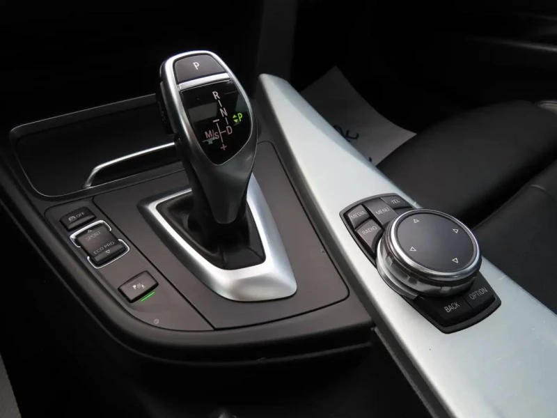 BMW 328 M packet* LCI* Подгрев* Keyless, снимка 12 - Автомобили и джипове - 52317572