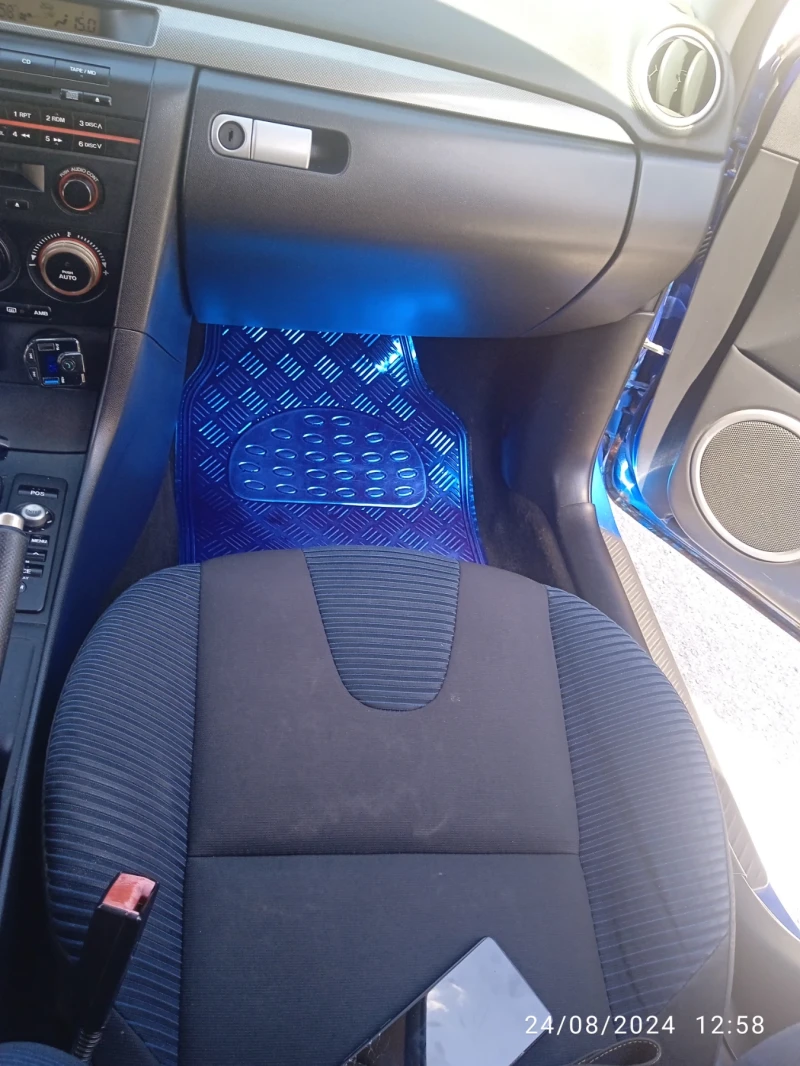 Mazda 3 1.6, снимка 9 - Автомобили и джипове - 52770965