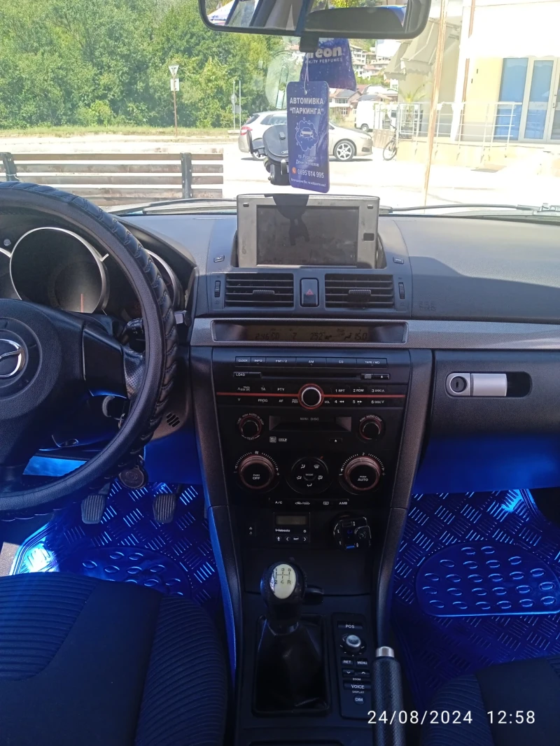 Mazda 3 1.6, снимка 8 - Автомобили и джипове - 52770965