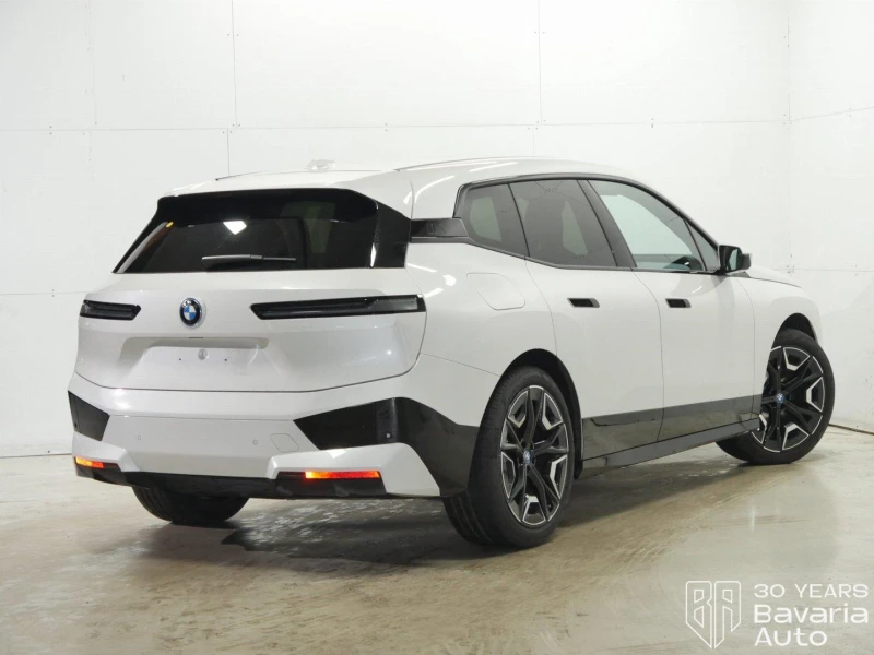 BMW iX 40 xDrive Sport, снимка 4 - Автомобили и джипове - 52834401
