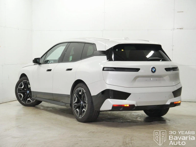 BMW iX 40 xDrive Sport, снимка 3 - Автомобили и джипове - 52834401