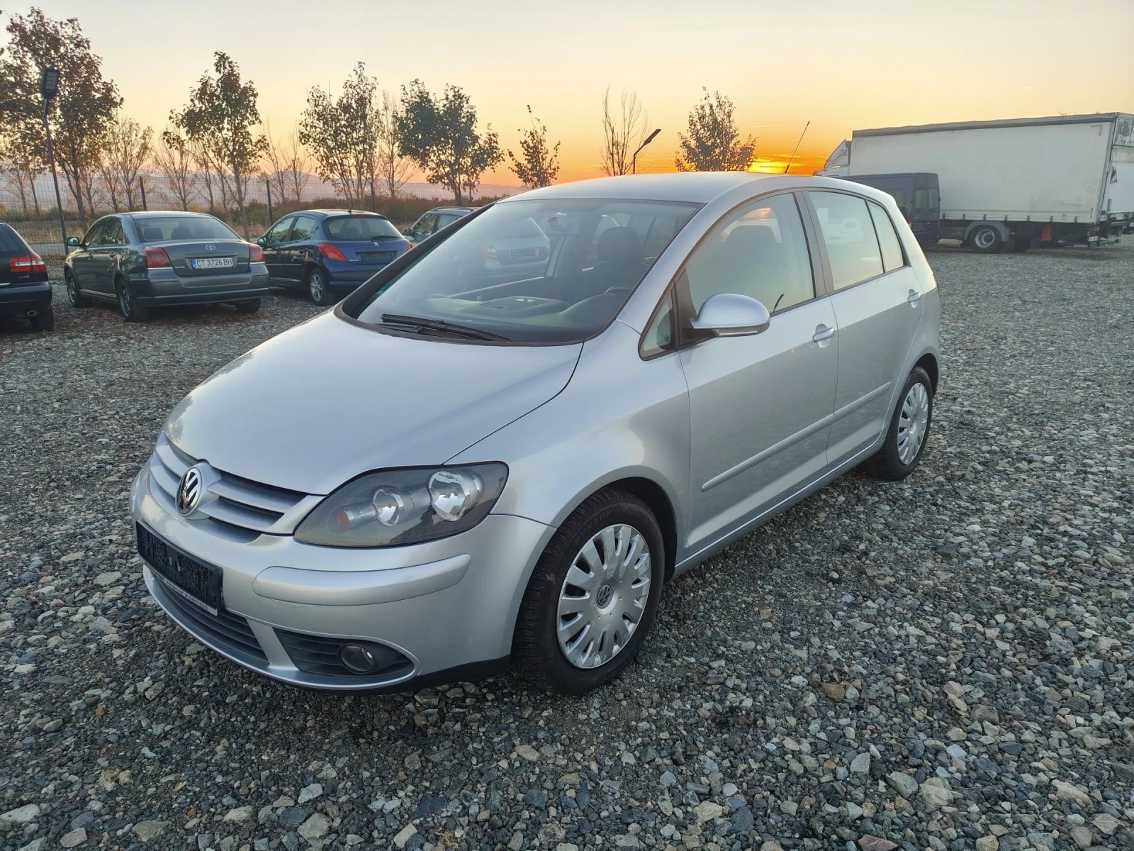 VW Golf Plus 1.6i 102 TOUR  - изображение 3