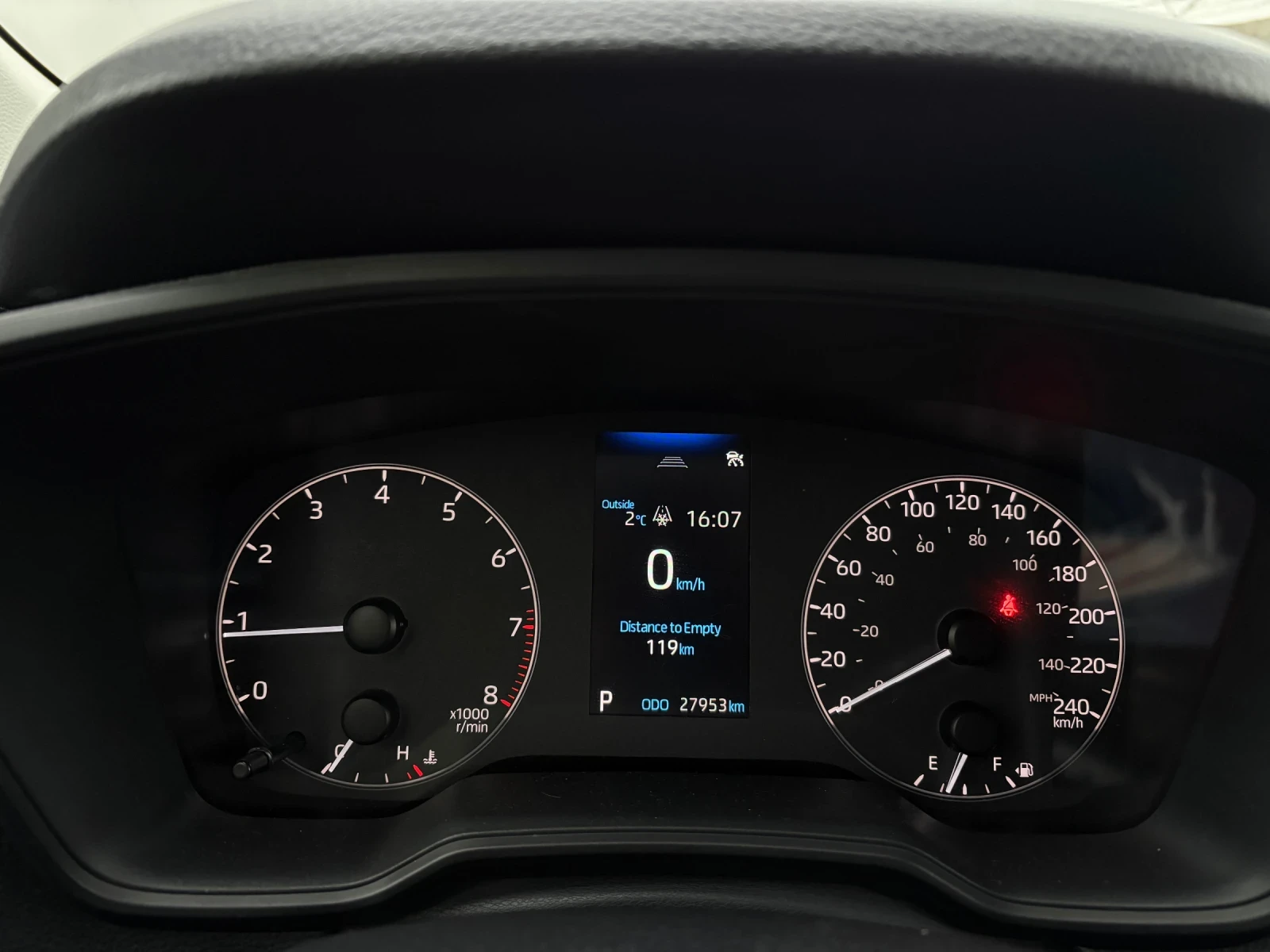 Toyota Corolla Cross 2.0i 4x4* 29000��* Distronik* CarPlay* EURO6C*  | Mobile.bg � ����������� 16