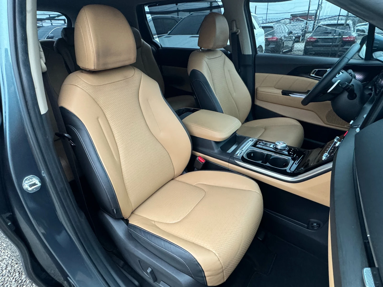 Kia Carnival 2.2 CRDi ! 8 + 1 ! Signature ! - изображение 10