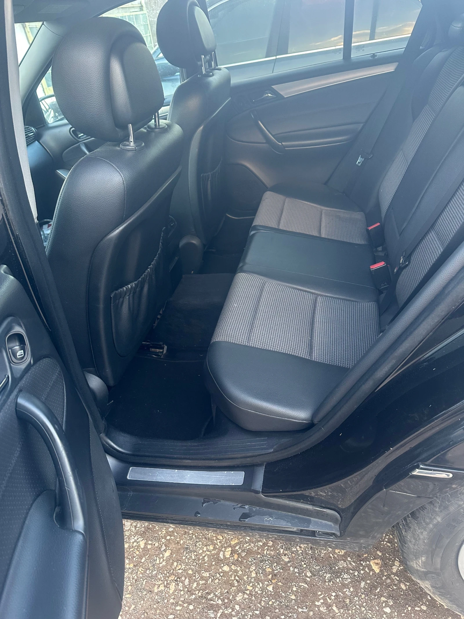 Mercedes-Benz C 220 2.2СДИ, 150к.с, 2006г, с регистрация, снимка 8 - Автомобили и джипове - 53797444