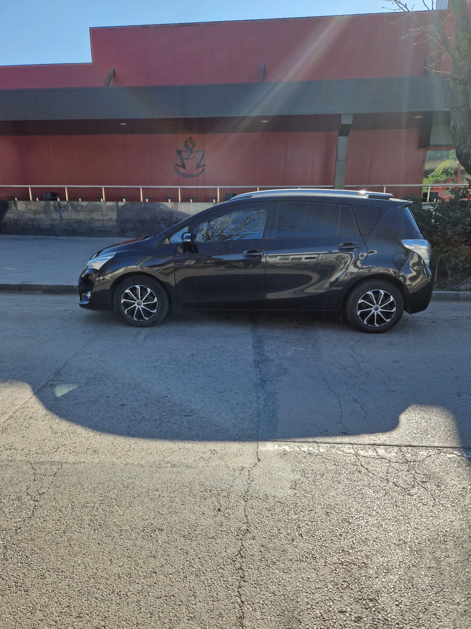 Toyota Verso, снимка 2 - Автомобили и джипове - 54182505