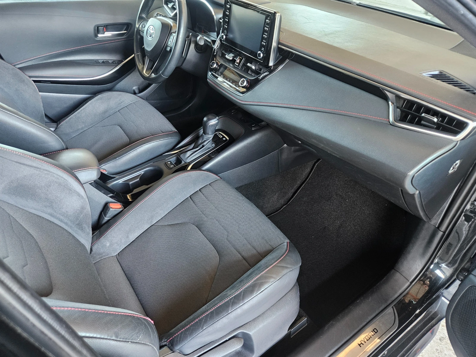 Toyota Corolla 2.0 Hydrid, снимка 13 - Автомобили и джипове - 54513927