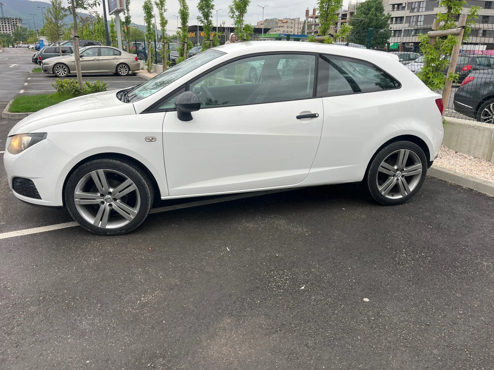 Seat Ibiza, снимка 2 - Автомобили и джипове - 54560017