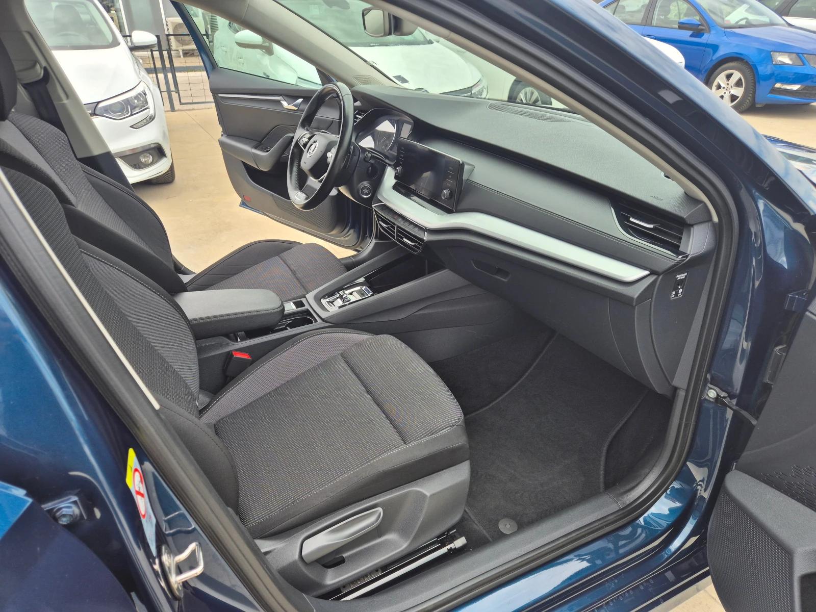 Skoda Octavia 2.0 ТDI-A/T, снимка 9 - Автомобили и джипове - 54607048