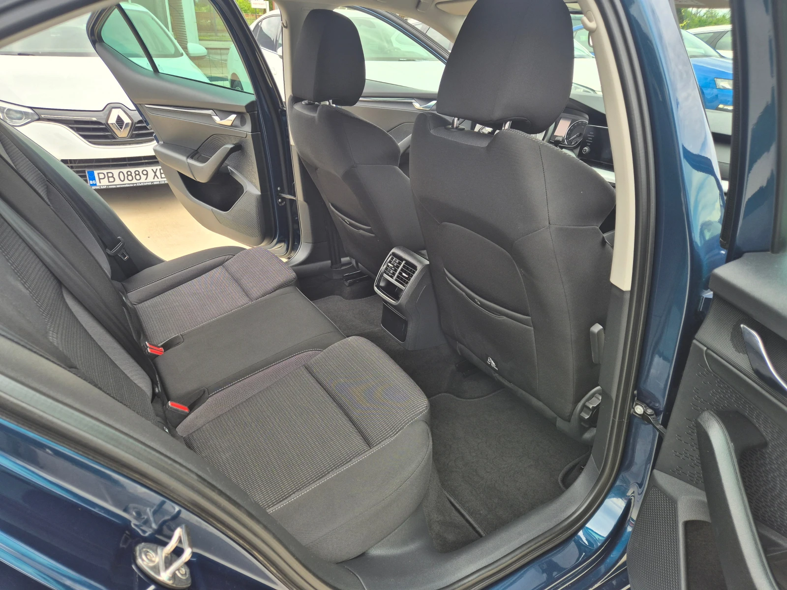 Skoda Octavia 2.0 ТDI-A/T, снимка 10 - Автомобили и джипове - 54607048