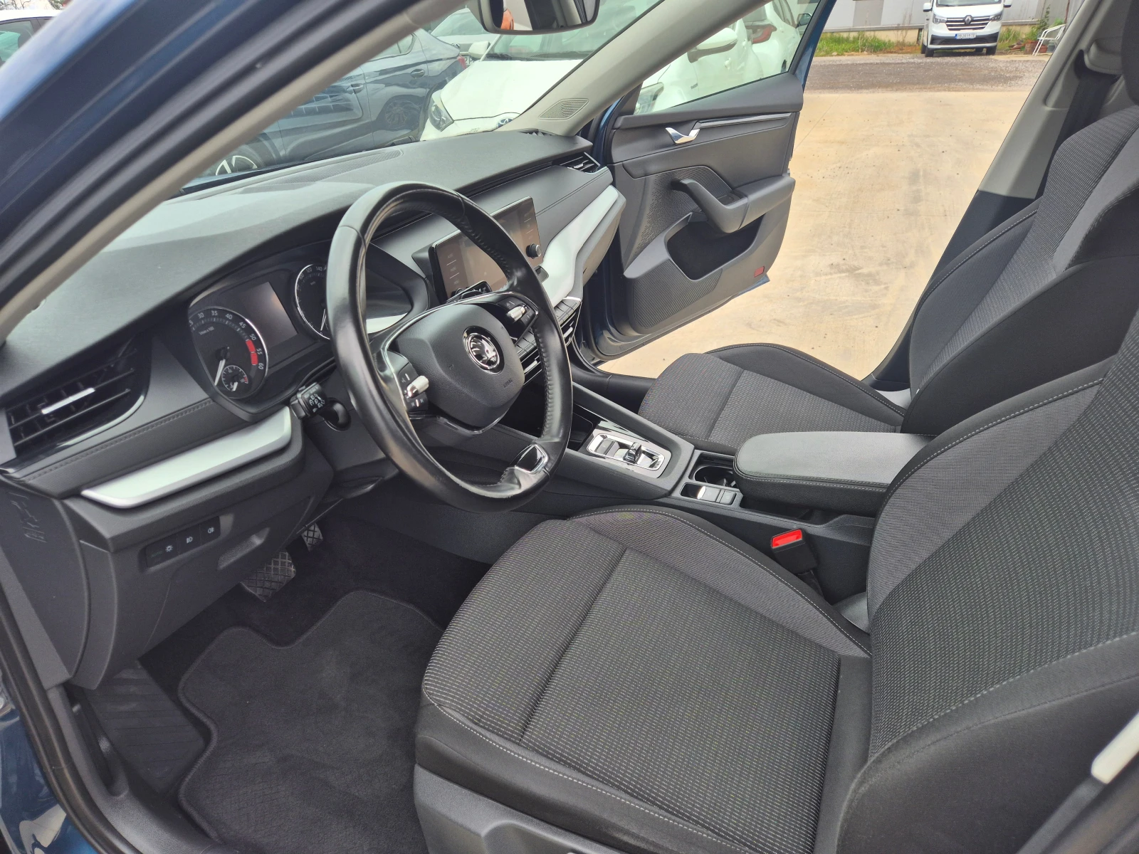 Skoda Octavia 2.0 ТDI-A/T, снимка 13 - Автомобили и джипове - 54607048