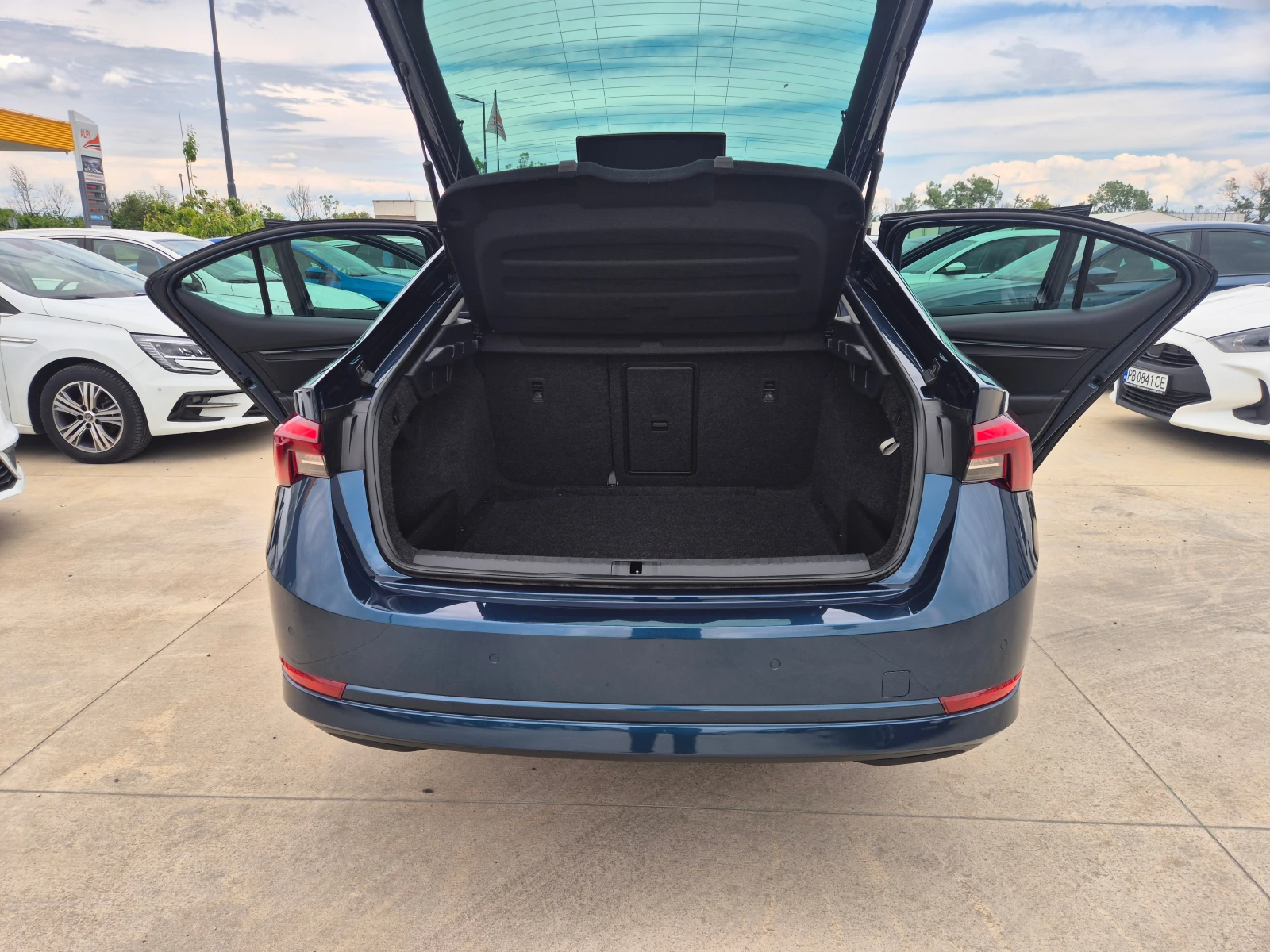 Skoda Octavia 2.0 ТDI-A/T, снимка 11 - Автомобили и джипове - 54607048