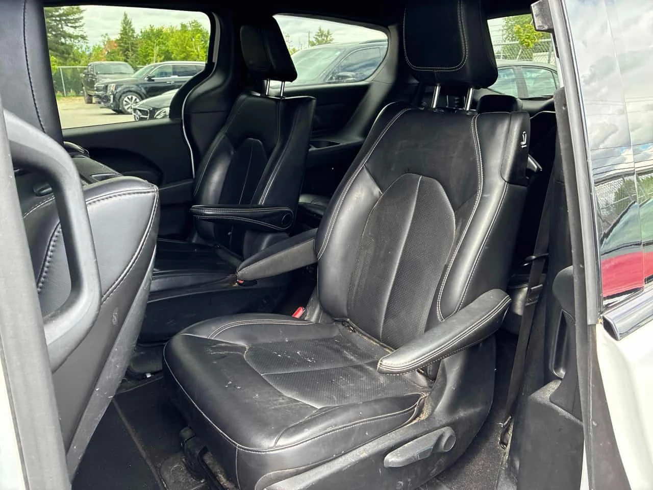 Chrysler Pacifica * Touring L * АВТОКРЕДИТ БЕЗ ПЪРВОНАЧАЛНА ВНОСКА* , снимка 12 - Автомобили и джипове - 54721735
