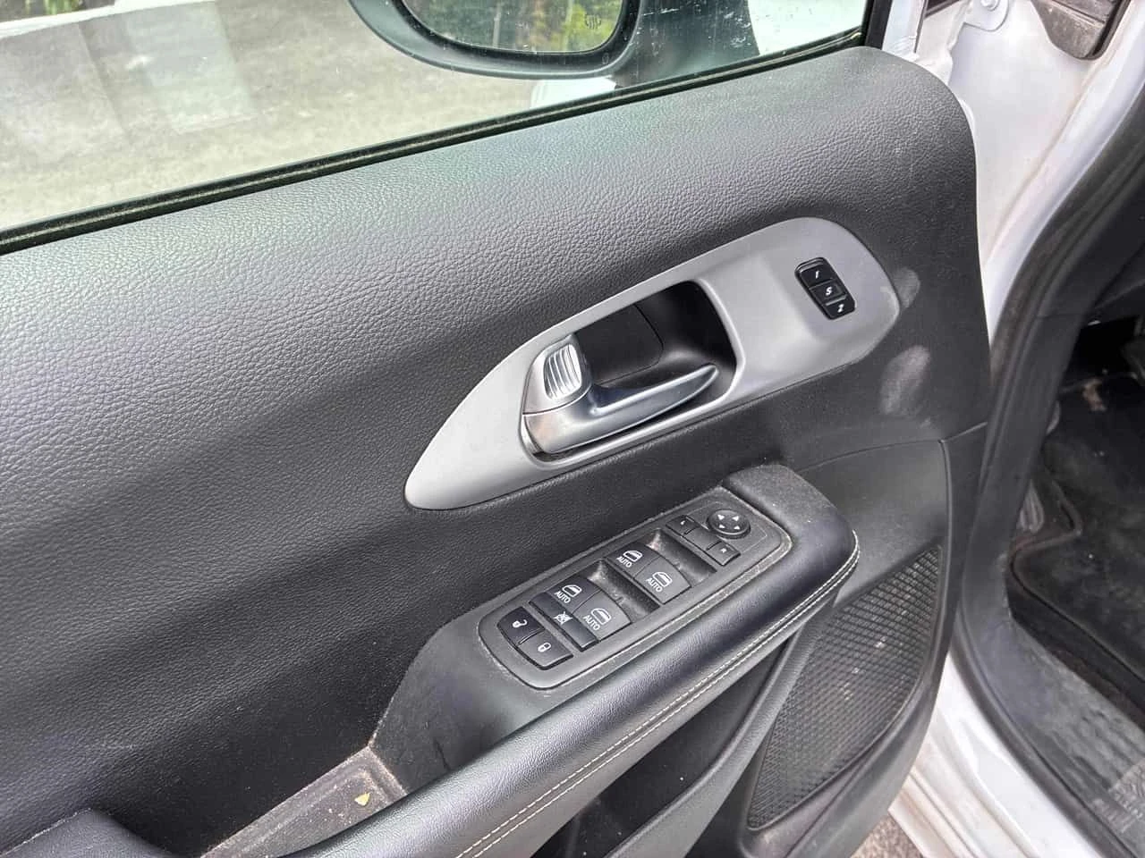 Chrysler Pacifica * Touring L * АВТОКРЕДИТ БЕЗ ПЪРВОНАЧАЛНА ВНОСКА* , снимка 11 - Автомобили и джипове - 54721735
